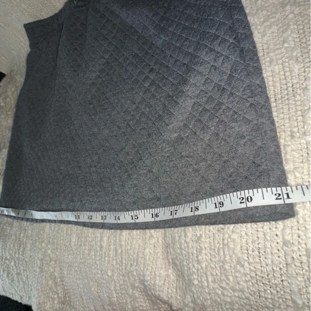 UEC Loft Gray Quilted Women's Skirt Size Small